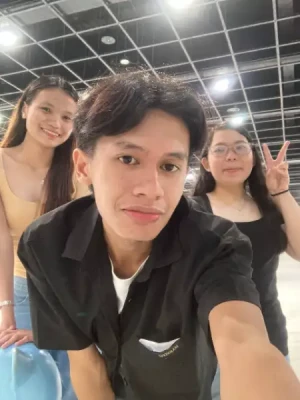 21% Off Ice Skating at SM MOA, Megamall: Enjoy a 2-Hours Ice Skating Pass including Shoes & Helmet