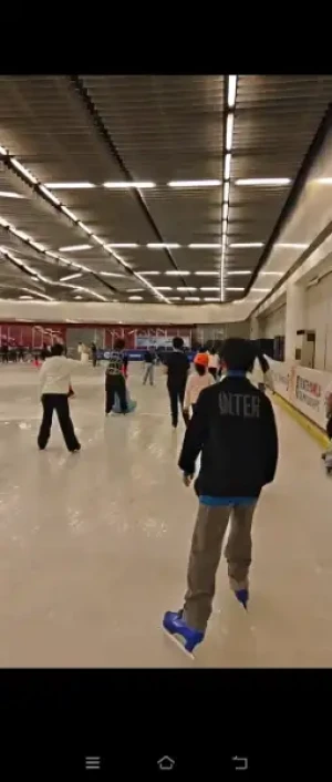 21% Off Ice Skating at SM MOA, Megamall: Enjoy a 2-Hours Ice Skating Pass including Shoes & Helmet