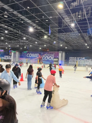 21% Off Ice Skating at SM MOA, Megamall: Enjoy a 2-Hours Ice Skating Pass including Shoes & Helmet