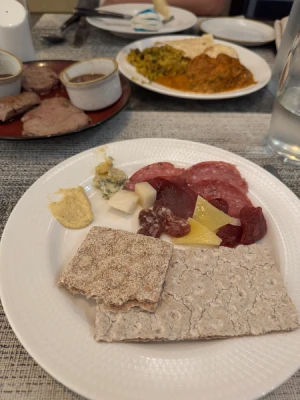 33%Off Admiral Hotel Manila's Luxury Buffet: Experience a Fine Dining Rooftop 5 Star Buffet with Magnificent Views of Manila Bay or El Atrio Lounge & Hampers