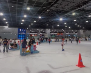 21% Off Ice Skating at SM MOA, Megamall: Enjoy a 2-Hours Ice Skating Pass including Shoes & Helmet