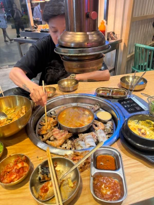 55%Off Mr. Korea: Unlimited Samgyupsal Grill, Serve Ups Endless Meats, Seafood, Sides, Hotpot, Drinks and more at Two E-com MOA, Ayala North Exchange Makati for P399 instead of P899