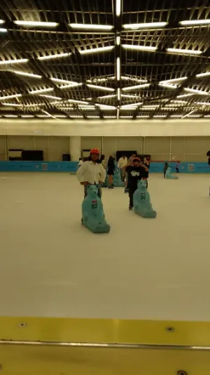 21% Off Ice Skating at SM MOA, Megamall: Enjoy a 2-Hours Ice Skating Pass including Shoes & Helmet