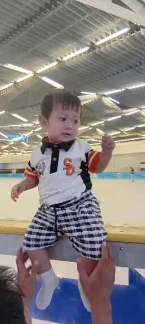 21% Off Ice Skating at SM MOA, Megamall: Enjoy a 2-Hours Ice Skating Pass including Shoes & Helmet