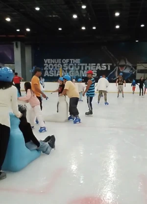 21% Off Ice Skating at SM MOA, Megamall, Cebu: Enjoy a 2-Hours Ice Skating Pass starting at P278 instead of P350