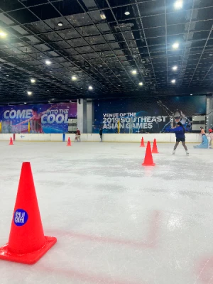 21% Off Ice Skating at SM MOA, Megamall: Enjoy a 2-Hours Ice Skating Pass including Shoes & Helmet