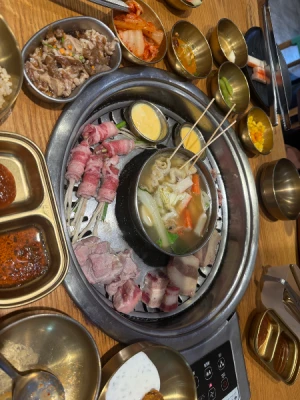 55%Off Mr. Korea: Unlimited Samgyupsal Grill, Serve Ups Endless Meats, Seafood, Sides, Hotpot, Drinks and more at Two E-com MOA, Ayala North Exchange Makati for P399 instead of P899