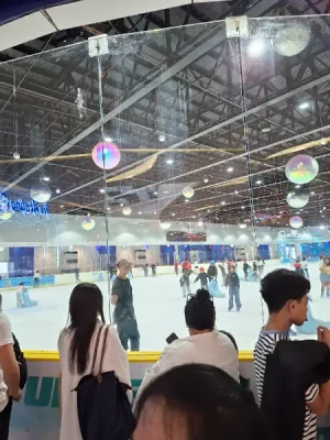 21% Off Ice Skating at SM MOA, Megamall: Enjoy a 2-Hours Ice Skating Pass including Shoes & Helmet