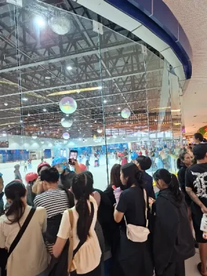 21% Off Ice Skating at SM MOA, Megamall: Enjoy a 2-Hours Ice Skating Pass including Shoes & Helmet