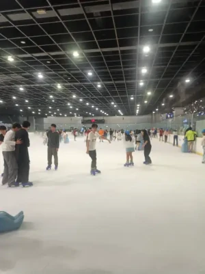 21% Off Ice Skating at SM MOA, Megamall: Enjoy a 2-Hours Ice Skating Pass including Shoes & Helmet