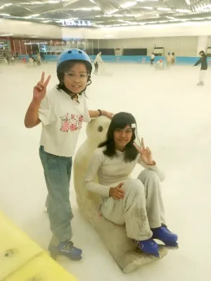 21% Off Ice Skating at SM MOA, Megamall: Enjoy a 2-Hours Ice Skating Pass including Shoes & Helmet