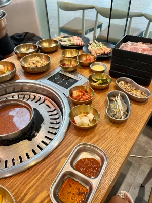 55%Off Mr. Korea: Unlimited Samgyupsal Grill, Serve Ups Endless Meats, Seafood, Sides, Hotpot, Drinks and more at Two E-com MOA, Ayala North Exchange Makati for P399 instead of P899