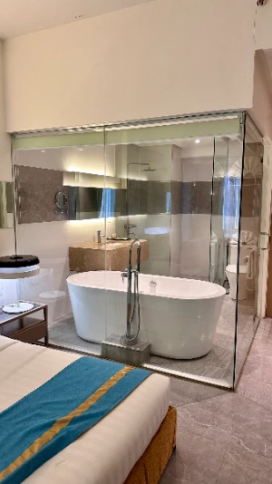 30%Off King-Room for 2 Adults and 2 Kids at VS Hotel at Victoria at Victoria Sports Tower with Water Spa, Breakfast, Gym starting at P2480