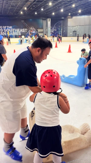 21% Off Ice Skating at SM MOA, Megamall: Enjoy a 2-Hours Ice Skating Pass including Shoes & Helmet