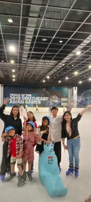 21% Off Ice Skating at SM MOA, Megamall: Enjoy a 2-Hours Ice Skating Pass including Shoes & Helmet