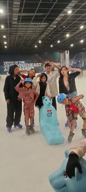 21% Off Ice Skating at SM MOA, Megamall: Enjoy a 2-Hours Ice Skating Pass including Shoes & Helmet