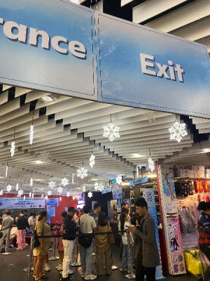 21% Off Ice Skating at SM MOA, Megamall: Enjoy a 2-Hours Ice Skating Pass including Shoes & Helmet