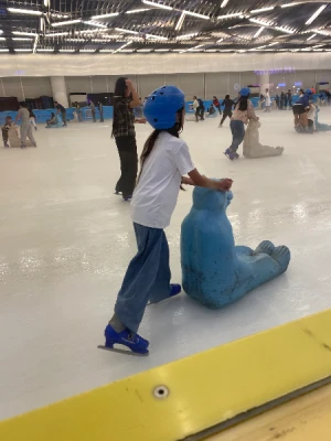21% Off Ice Skating at SM MOA, Megamall: Enjoy a 2-Hours Ice Skating Pass including Shoes & Helmet