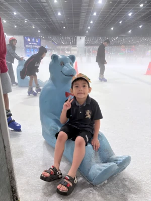 21% Off Ice Skating at SM MOA, Megamall: Enjoy a 2-Hours Ice Skating Pass including Shoes & Helmet