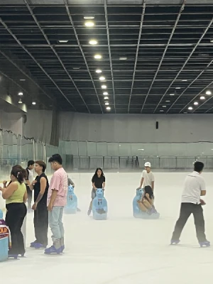 21% Off Ice Skating at SM MOA, Megamall: Enjoy a 2-Hours Ice Skating Pass including Shoes & Helmet