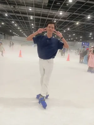 21% Off Ice Skating at SM MOA, Megamall: Enjoy a 2-Hours Ice Skating Pass including Shoes & Helmet