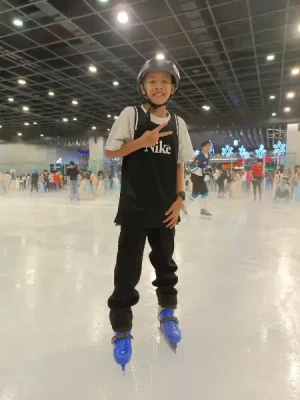 21% Off Ice Skating at SM MOA, Megamall, Cebu: Enjoy a 2-Hours Ice Skating Pass starting at P278 instead of P350