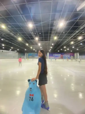 21% Off Ice Skating at SM MOA, Megamall: Enjoy a 2-Hours Ice Skating Pass including Shoes & Helmet