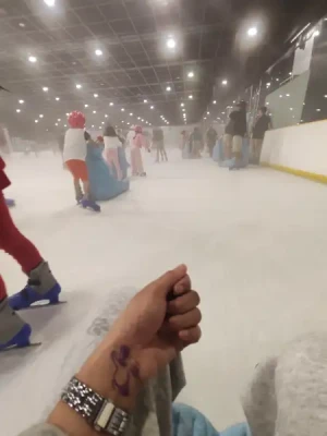 21% Off Ice Skating at SM MOA, Megamall: Enjoy a 2-Hours Ice Skating Pass including Shoes & Helmet
