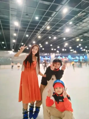 21% Off Ice Skating at SM MOA, Megamall, Cebu: Enjoy a 2-Hours Ice Skating Pass starting at P278 instead of P350