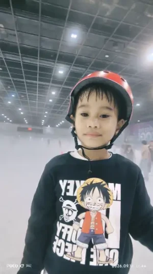 21% Off Ice Skating at SM MOA, Megamall: Enjoy a 2-Hours Ice Skating Pass including Shoes & Helmet