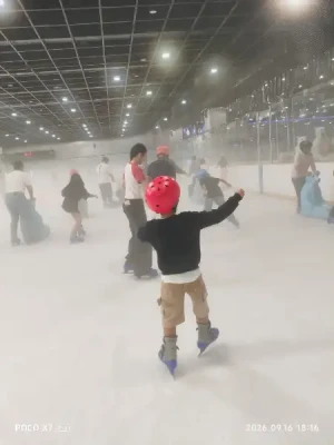 21% Off Ice Skating at SM MOA, Megamall: Enjoy a 2-Hours Ice Skating Pass including Shoes & Helmet