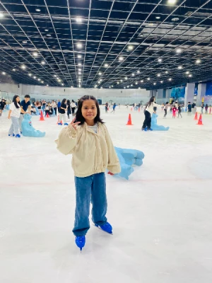 21% Off Ice Skating at SM MOA, Megamall: Enjoy a 2-Hours Ice Skating Pass including Shoes & Helmet
