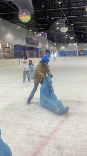 21% Off Ice Skating at SM MOA, Megamall: Enjoy a 2-Hours Ice Skating Pass including Shoes & Helmet