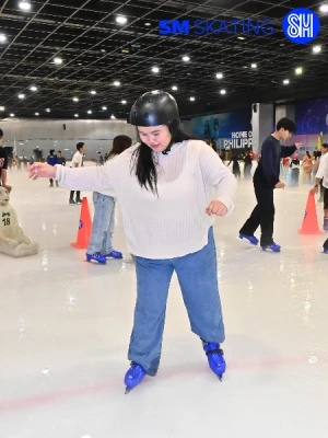21% Off Ice Skating at SM MOA, Megamall: Enjoy a 2-Hours Ice Skating Pass including Shoes & Helmet