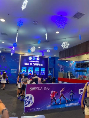 21% Off Ice Skating at SM MOA, Megamall, Cebu: Enjoy a 2-Hours Ice Skating Pass starting at P278 instead of P350