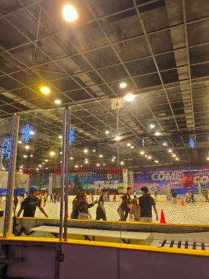 21% Off Ice Skating at SM MOA, Megamall, Cebu: Enjoy a 2-Hours Ice Skating Pass starting at P278 instead of P350