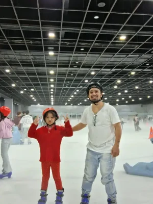 21% Off Ice Skating at SM MOA, Megamall: Enjoy a 2-Hours Ice Skating Pass including Shoes & Helmet