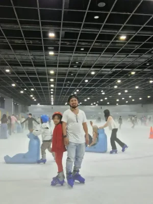 21% Off Ice Skating at SM MOA, Megamall: Enjoy a 2-Hours Ice Skating Pass including Shoes & Helmet