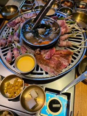 55%Off Mr. Korea: Unlimited Samgyupsal Grill, Serve Ups Endless Meats, Sides, Hotpot, Drinks and more at Two E-com MOA, Ayala North Exchange Makati for P399 instead of P899