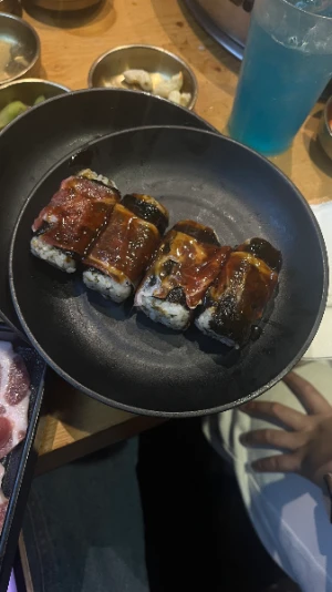 55%Off Mr. Korea: Unlimited Samgyupsal Grill, Serve Ups Endless Meats, Sides, Hotpot, Drinks and more at Two E-com MOA, Ayala North Exchange Makati for P399 instead of P899