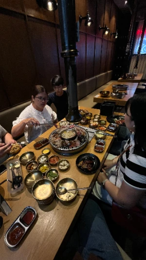 55%Off Mr. Korea: Unlimited Samgyupsal Grill, Serve Ups Endless Meats, Sides, Hotpot, Drinks and more at Two E-com MOA, Ayala North Exchange Makati for P399 instead of P899