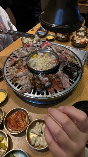 55%Off Mr. Korea: Unlimited Samgyupsal Grill, Serve Ups Endless Meats, Sides, Hotpot, Drinks and more at Two E-com MOA, Ayala North Exchange Makati for P399 instead of P899
