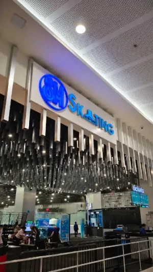 21% Off Ice Skating at SM MOA, Megamall: Enjoy a 2-Hours Ice Skating Pass including Shoes & Helmet
