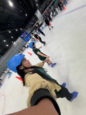 21% Off Ice Skating at SM MOA, Megamall: Enjoy a 2-Hours Ice Skating Pass including Shoes & Helmet