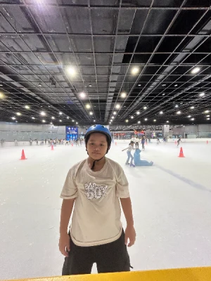 21% Off Ice Skating at SM MOA, Megamall: Enjoy a 2-Hours Ice Skating Pass including Shoes & Helmet