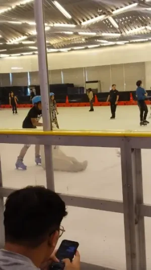 21% Off Ice Skating at SM MOA, Megamall: Enjoy a 2-Hours Ice Skating Pass including Shoes & Helmet