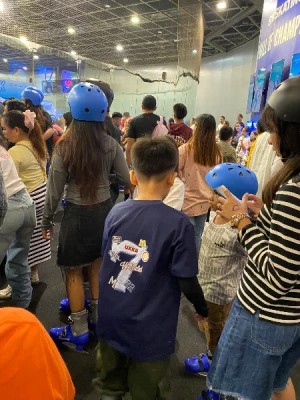 21% Off Ice Skating at SM MOA, Megamall: Enjoy a 2-Hours Ice Skating Pass including Shoes & Helmet