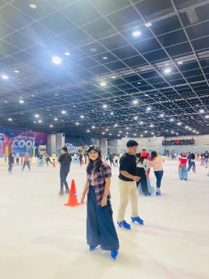 21% Off Ice Skating at SM MOA, Megamall: Enjoy a 2-Hours Ice Skating Pass including Shoes & Helmet