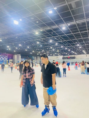 21% Off Ice Skating at SM MOA, Megamall: Enjoy a 2-Hours Ice Skating Pass including Shoes & Helmet