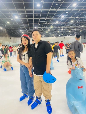 21% Off Ice Skating at SM MOA, Megamall: Enjoy a 2-Hours Ice Skating Pass including Shoes & Helmet